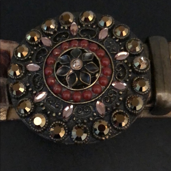 JEWELED BRASS STUDDED GOLD METALLIC LEATHER BELT - Picture 14 of 16